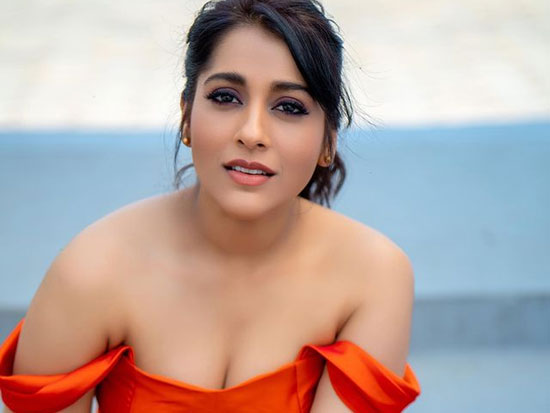 Exquisite Looks Of Rashmi Gautam